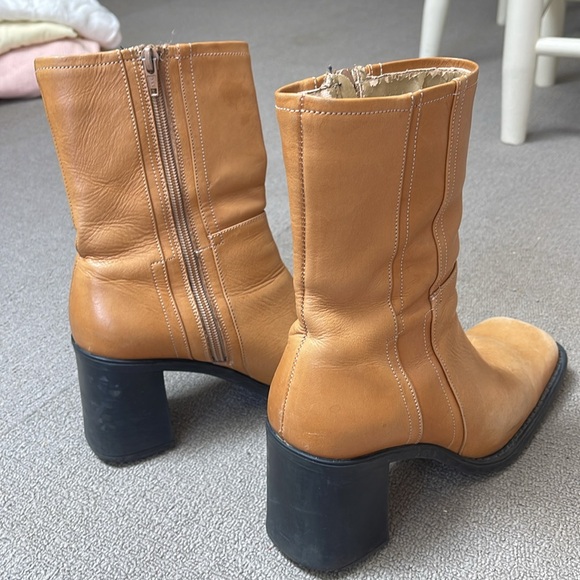 Vintage Y2K italian leather camel tone square toe heeled boots size 9.5 - Picture 4 of 8